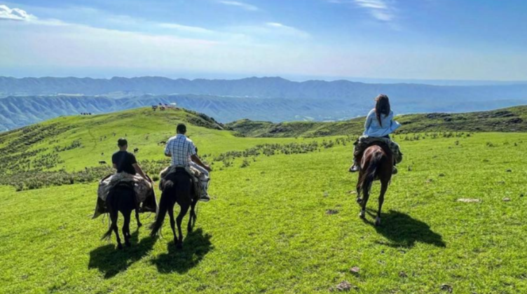 Rio Paclin y cabalgatas